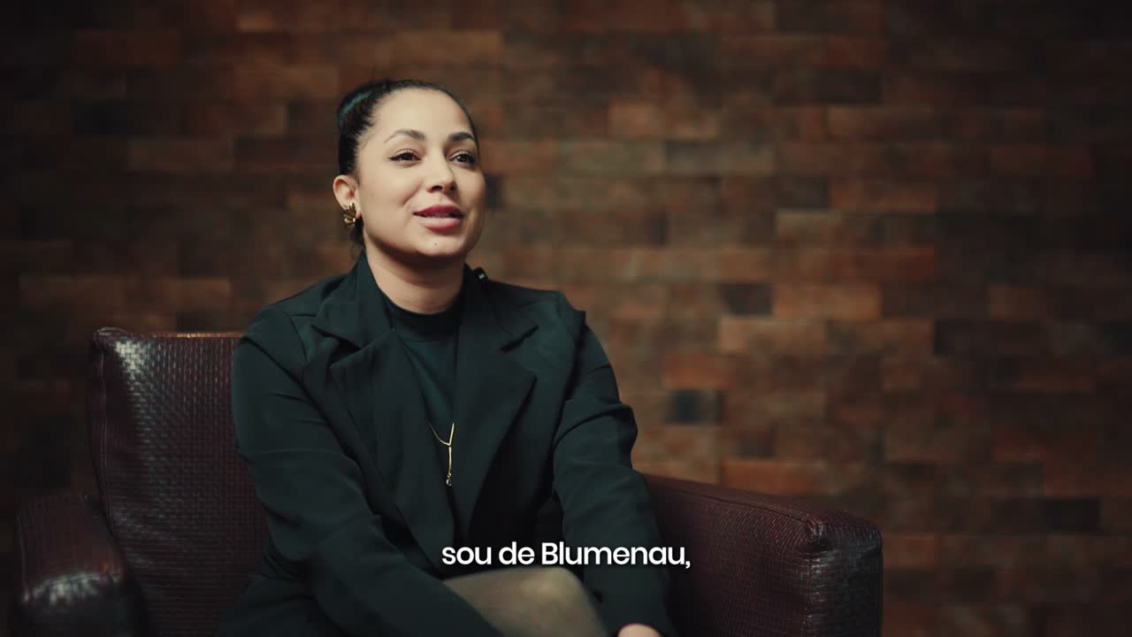 Bruna, Prótese em Blumenau, SC, em depoimento para a Smile University