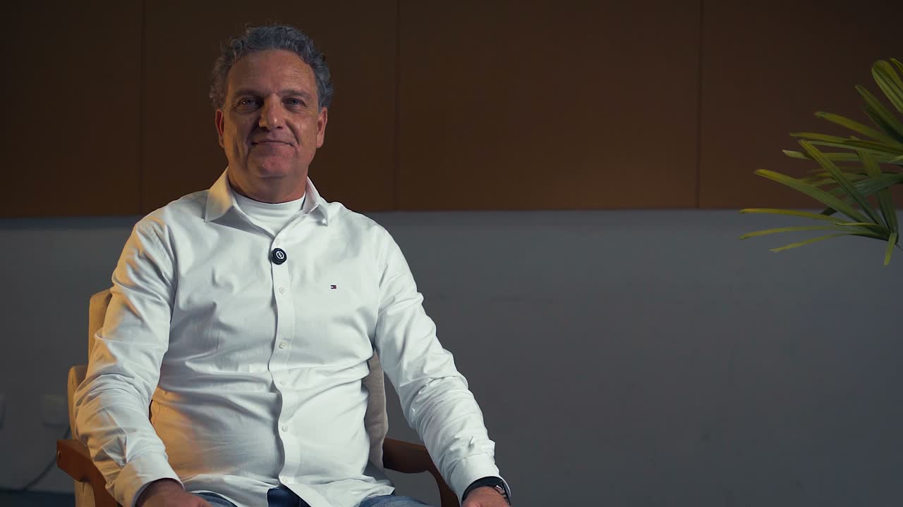 CóPia De     Marcelo ( ), Prótese e implante, em depoimento para a Smile University