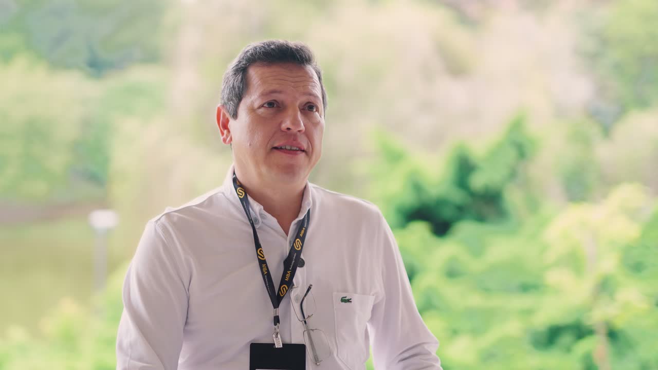 Smile   Mba, Implantodontia em Curitiba, PR, em depoimento para a Smile University