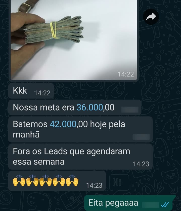 Foto do maço de dinheiro: meta 36.000, bateu 42.000 pela manhã